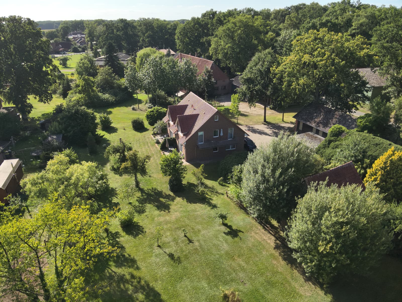 Luftbild von Haus und Garten